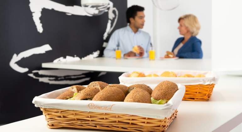 cafeteria-comida-oficina-dreams.jpg