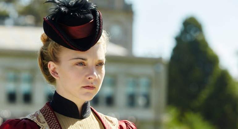 natalie-dormer-hangingrock.jpg