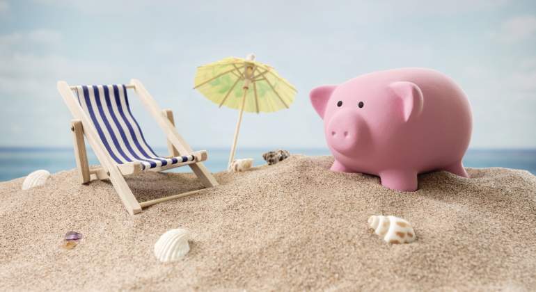 hucha-cerdito-playa-vacaciones-dreamstime.jpg