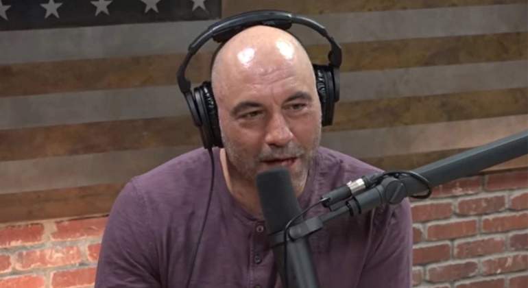 joe-rogan-podcaster.jpg