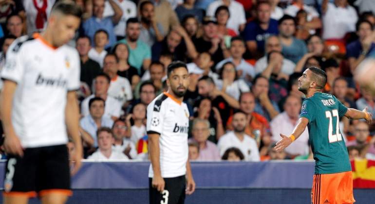 ziyech-celebra-valencia-reuters.jpg