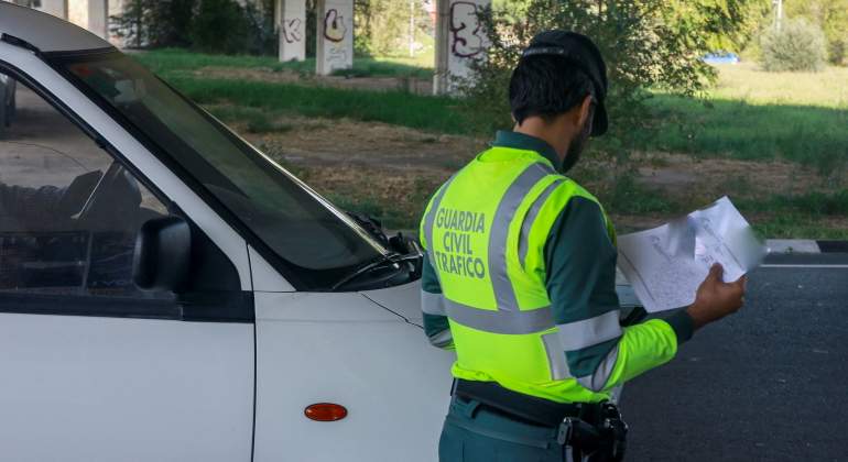 papeles-coche-control-dgt-ep.jpg