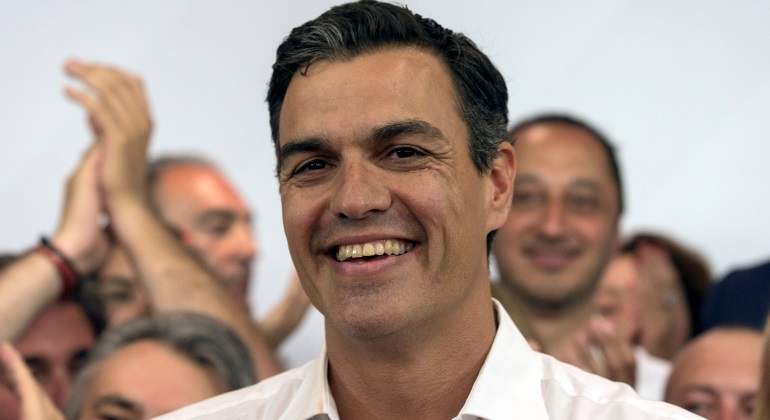 pedro-sanchez-gana-primarias-sonrie-reuters.jpg