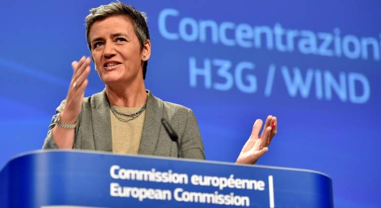 vestager-mano.jpg