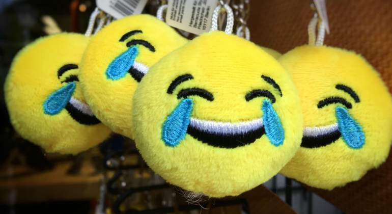 emoji-face-risa-lloro.jpg