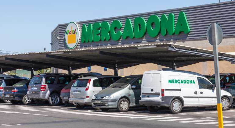 mercadona-logo-queso-crema-untar-entrepinares-dreamstime.jpg