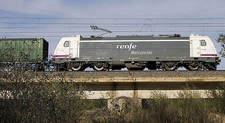 renfe-mercancias-locomotora-770.jpg