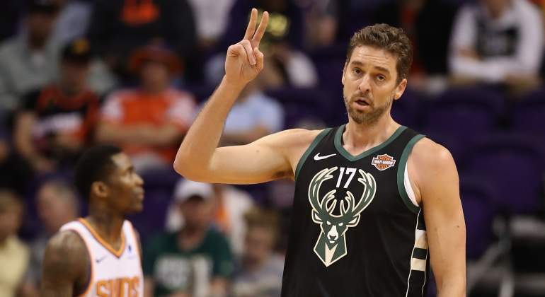 pau-gasol-bucks-debut-suns-getty.jpg