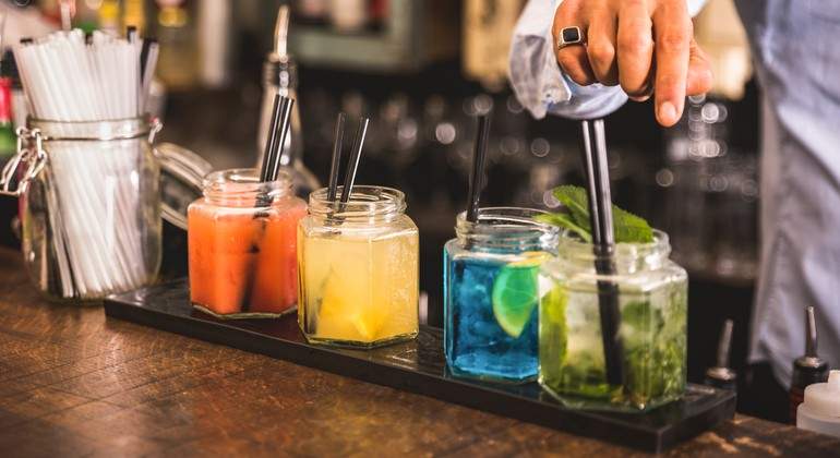 bar-dreamstime-1.jpg