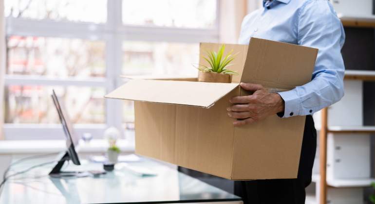 trabajador-caja-grande-despido-dreamstime.jpg