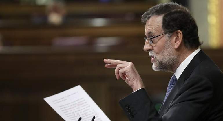 rajoy-papel-congreso-efe.jpg