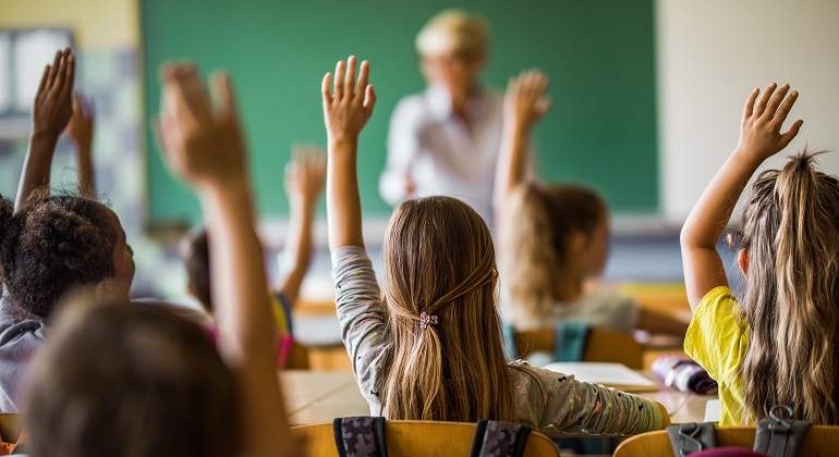 Alumnos-profesor-clase-iStock.jpg