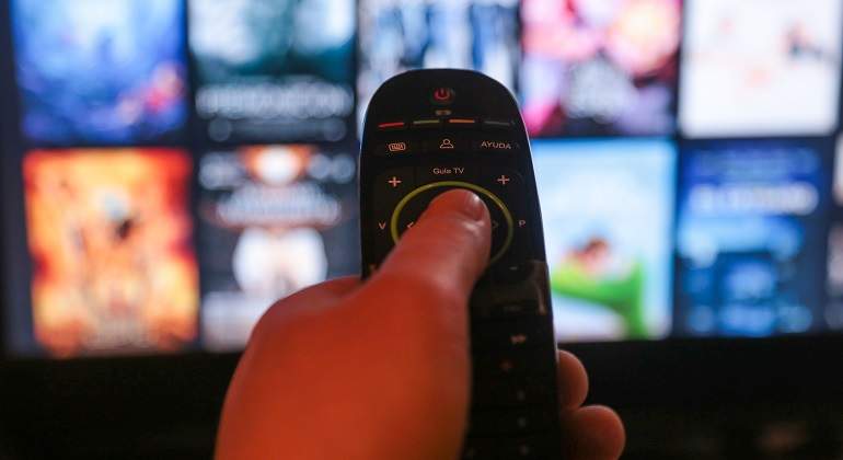television-mano-canales.jpg
