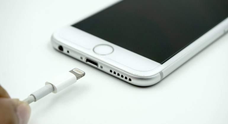 Iphone-cargador-Apple-dreamstime.jpg