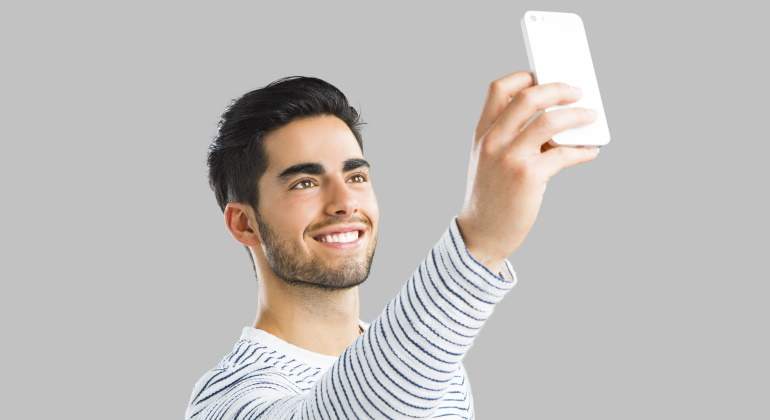 selfie-hombre-sonrie-dreamstime.jpg