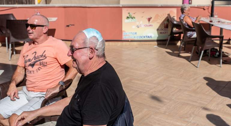 benidorm-mascarilla-cabeza-terraza-getty.jpg