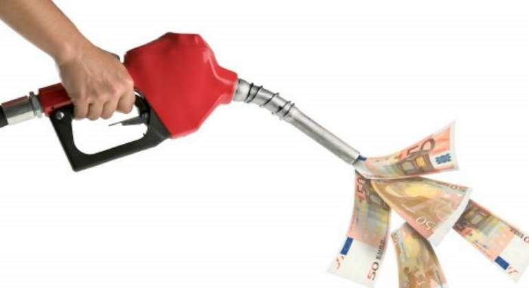 770x420_gasolina-billetes.jpg