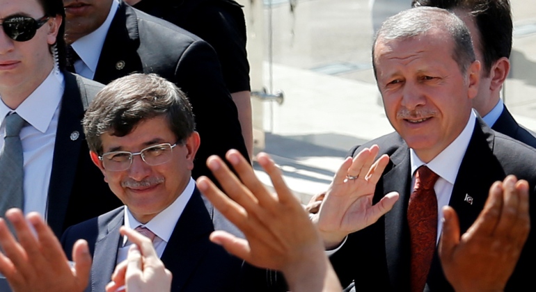 davutoglu-erdogan-reuters.jpg