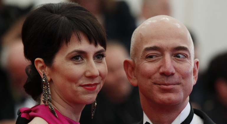 jeff-bezos-mirada-loco-reuters.png