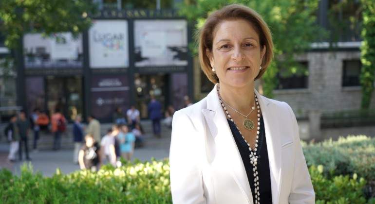 Rosa-Visiedo_rectora-CEU-USP.jpg