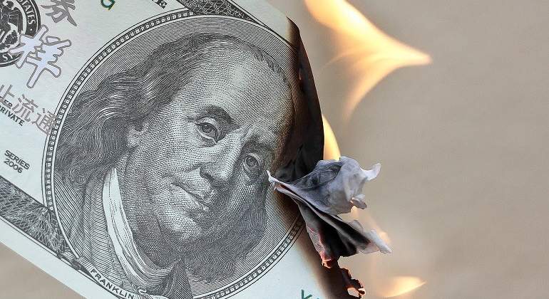 dolar-inflacion-dinero-fuego-pixabay-770x420.jpg
