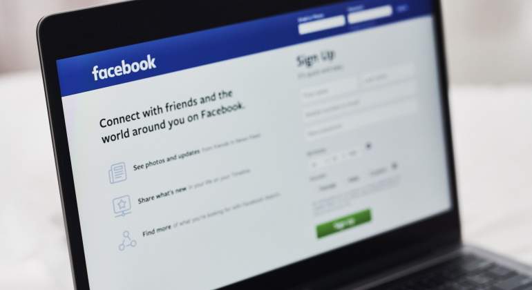 facebook-laptop-bloomberg.jpg
