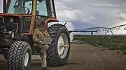 El PIB y el empleo del sector agrario se desploman con el alza del SMI