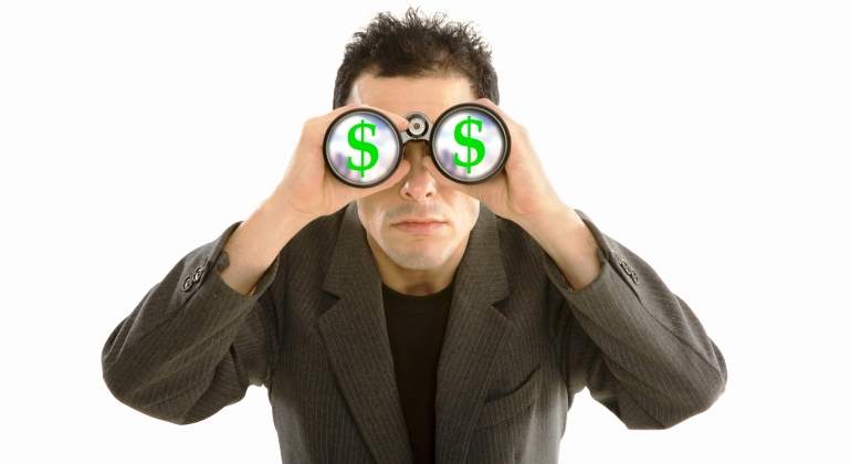 prismaticos-dolares-inversor-getty.jpg