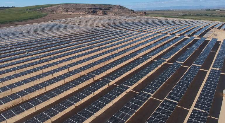 parque-solar-placas-solaria-770x420.jpg
