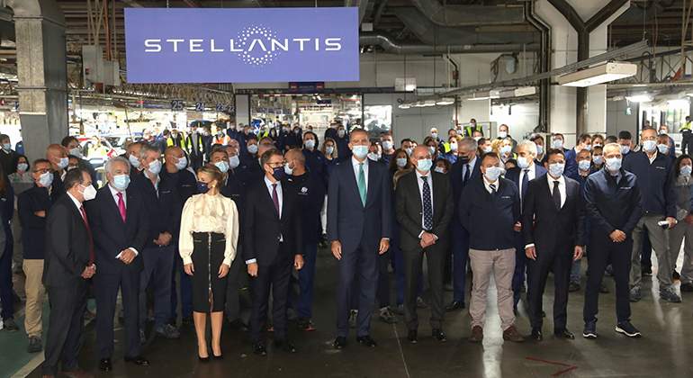 Yolanda Daz Alberto Nez Feijo y Felipe VI en la fbrica de Stellantis en Vigo