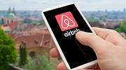Airbnb se defiende del acoso al alquiler turístico y entra en el negocio hotelero