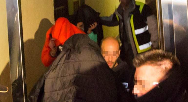 Jugadores-Arandina-tapados-policia-efe.jpg