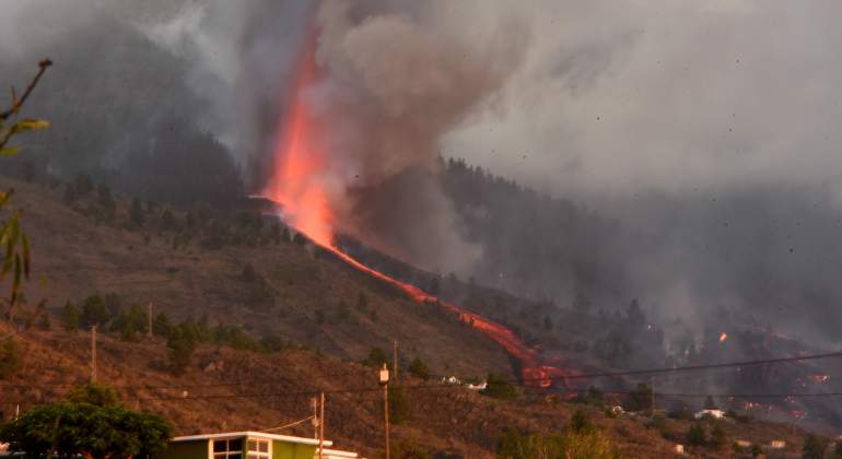 volcan-lapalma-erupcion-casas-reuters.jpg