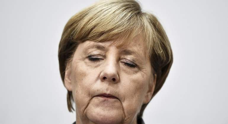 merkel-ojos-cerrados-25septiembre-efe.jpg