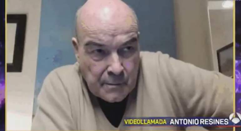 antonio-resines-videollamada770.jpg