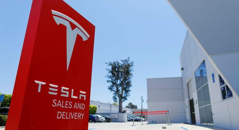 Tesla-Reuters-2.jpg