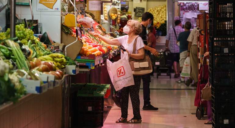 mujer-compra-mercado-zaragoza-getty.jpg