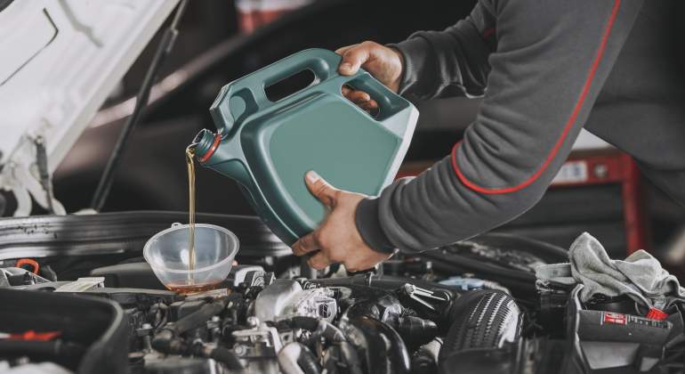 aceite-usado-reciclar-coche-istock.jpg