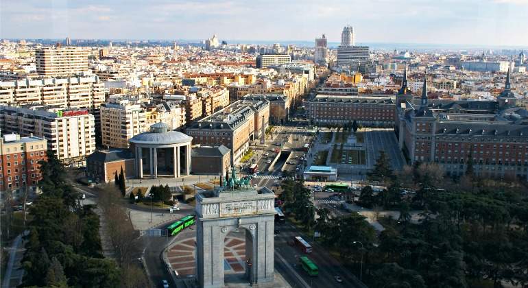 Plaza-Moncloa-intercambiador-770-wikipedia.jpg