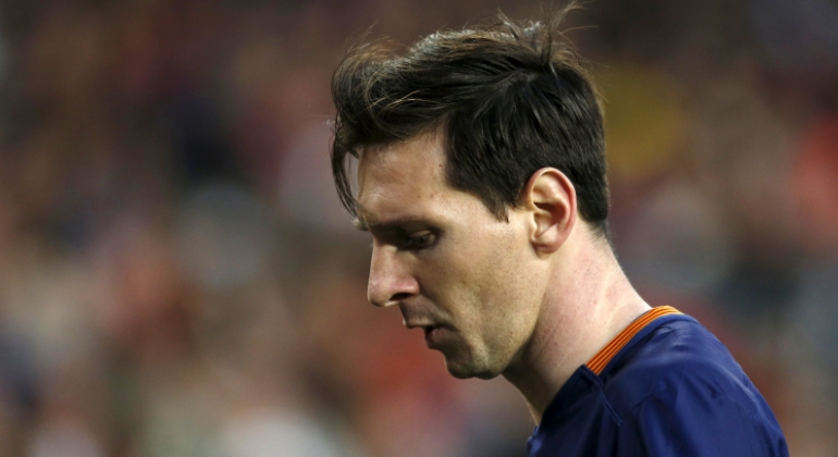 messi-mira-abajo-efe.jpg