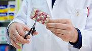 Sanidad prohíbe a las farmacias vender medicamentos por WhatsApp