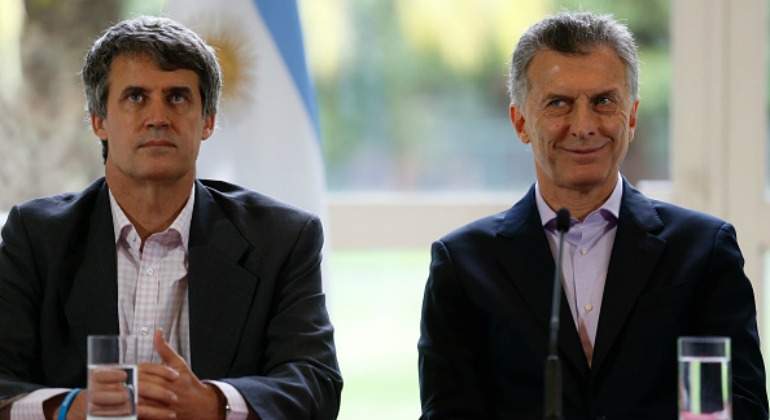 Alfonso-Prat-Gay-Macri.jpg