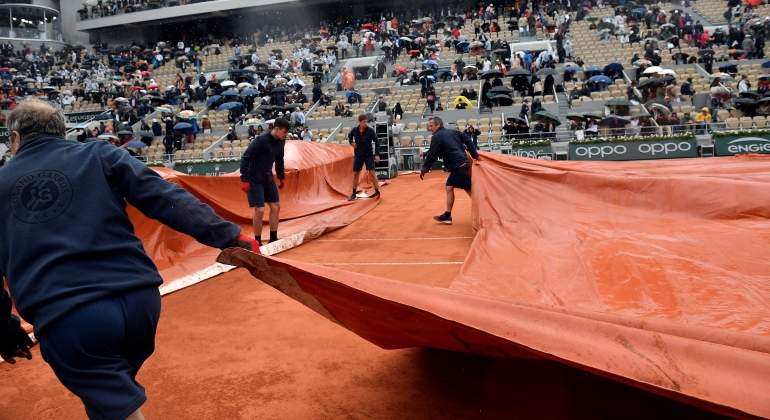 roland-garros-2019-lluvia-djokovic-thiem-reuters.jpg