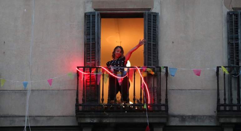coronavirus-balcon-saludo-reuters.jpg