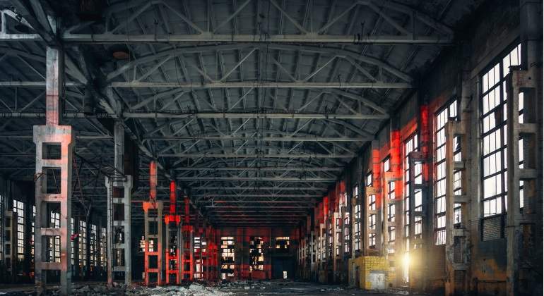 nave-industrial-dreamstime.jpg