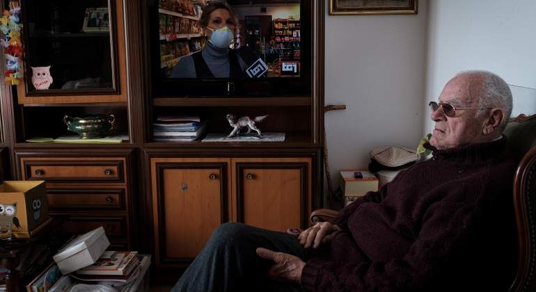coronavirus-abuelo-casa-reuters.jpg