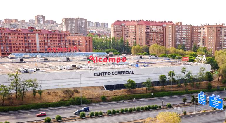 alcampo-compra-carrefour-asi-quedaria-istock.jpg