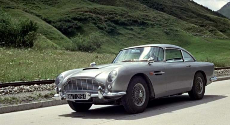 aston-martin-db5-james-bond-1964-01.jpg
