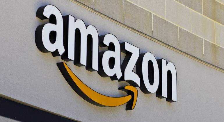 amazon-dreamstime.jpg