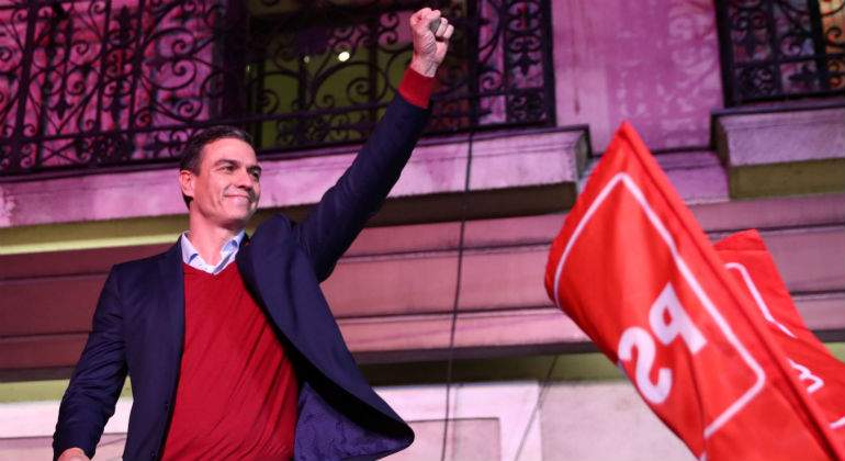 elecciones-10N-sanchez-pedro-mano-levantada.jpg